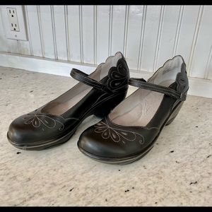 Jambu black size 9 Mary Janes
